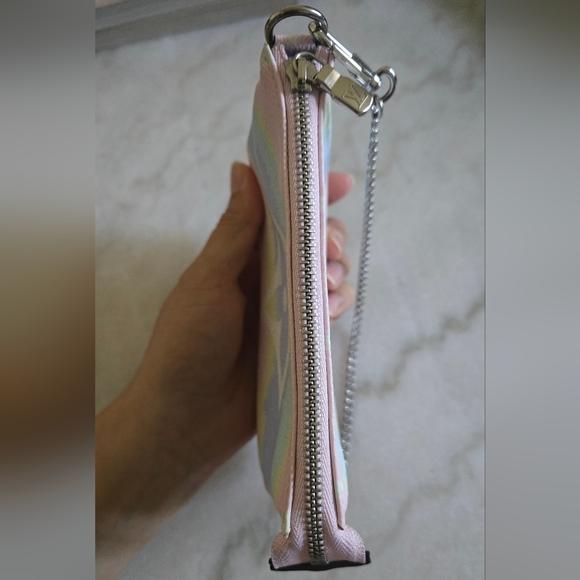 Louis Vuitton Limited Edition Escale Pastel Pochette - Picture 12 of 14